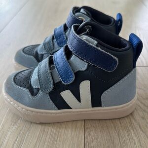 Veja Small V10